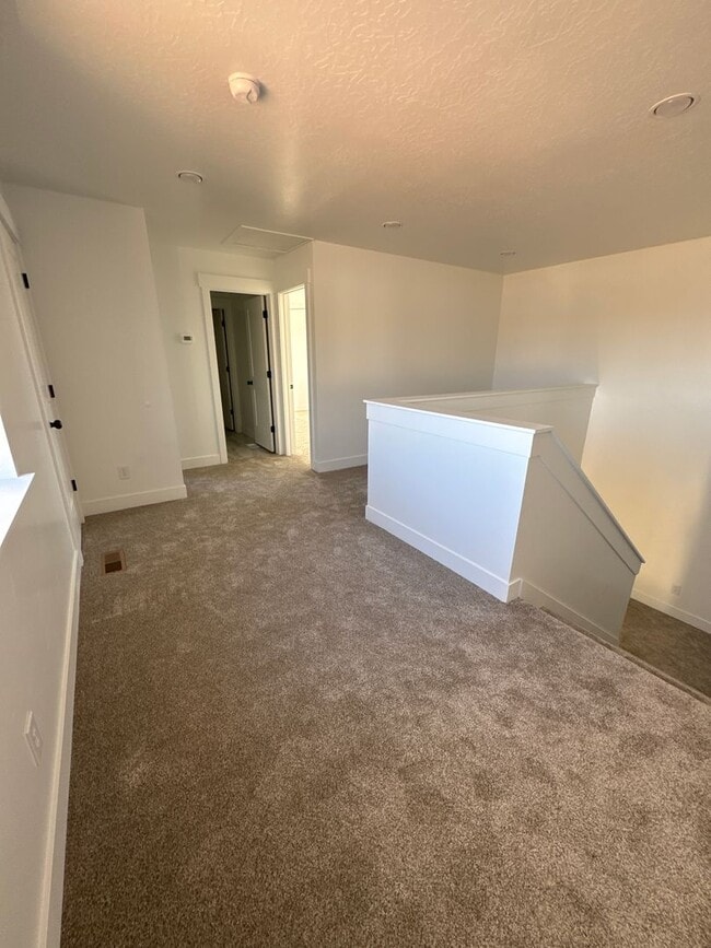 Building Photo - 729 W 350 N