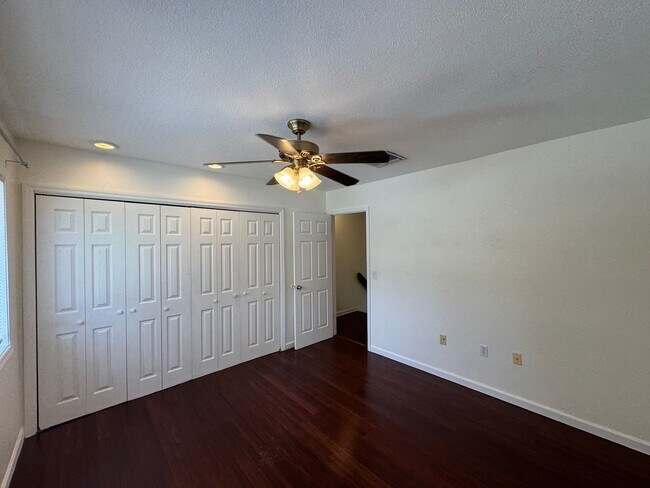 Building Photo - Lovely 2 Bedroom, 1.5 Bathroom Home in Orlando! Minutes from Top Attractions!! (Water Included!)
