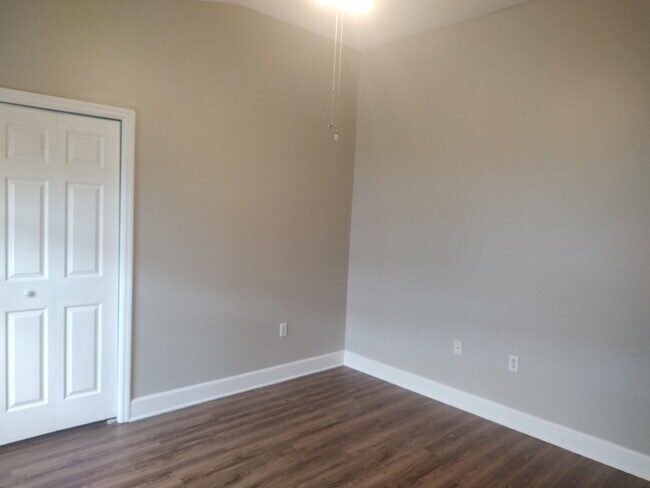 Building Photo - "Spacious 4-Bedroom with 3 Full Baths - 2,...