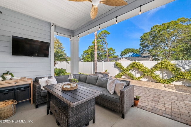 Building Photo - 1067 Seaside Dr N