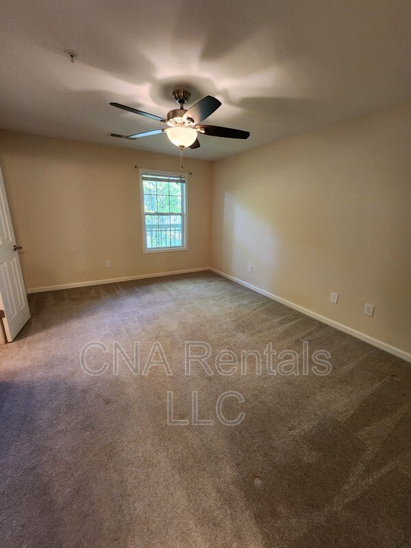 Building Photo - 807 Country Park Dr
