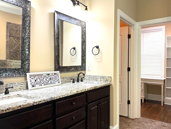 Building Photo - 3658 Pleasants Ridge Dr