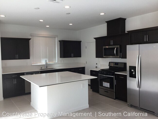 Building Photo - 4 br, 2.5 bath House - 3942 Wrenwood Avenue