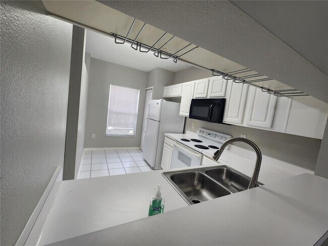 Building Photo - 2302 Lake Woodberry Cir