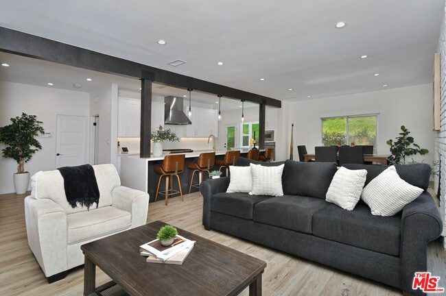 Building Photo - 16142 Bayberry Pl