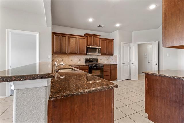 Building Photo - 3020 Oakcrest Dr