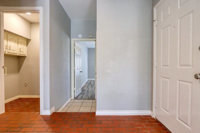 Building Photo - 317 Benjamin St