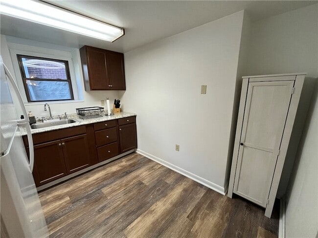 Building Photo - 1601 Hillsdale Ave