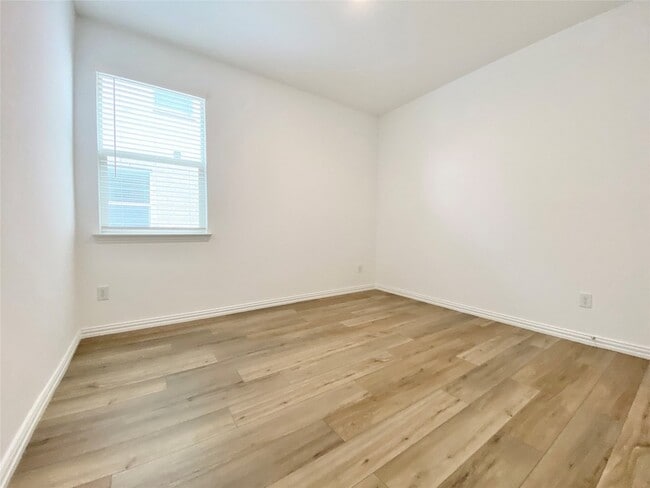 Building Photo - 8005 Green Heron Dr