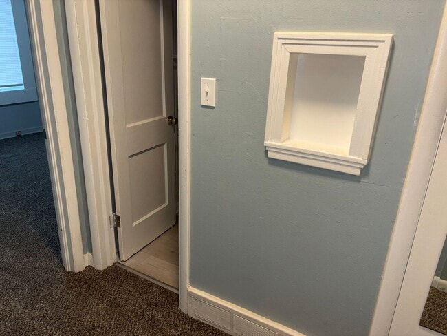 Building Photo - Beautiful 2 Bedroom 1 Bath + Large Garage/...