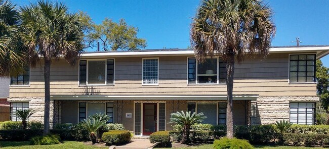 Building Photo - 2402 Watts St