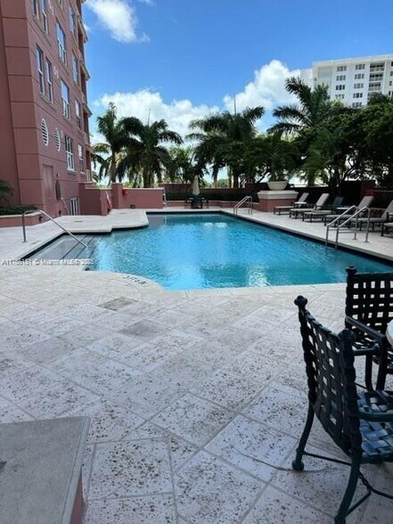 Building Photo - 2110 N Ocean Blvd