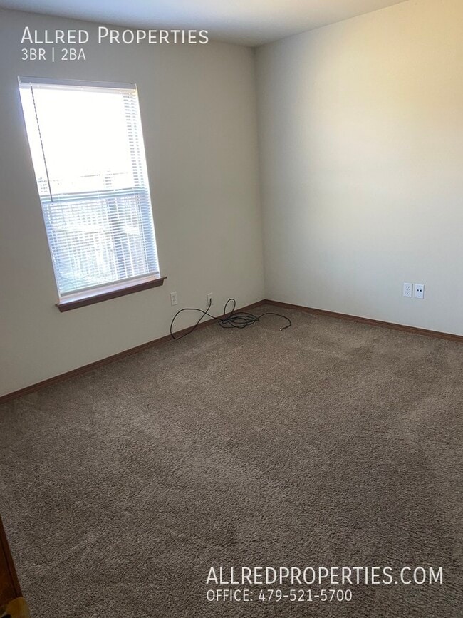 Building Photo - 305 E Asher Ct