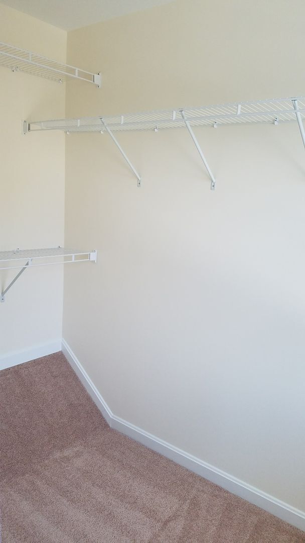 Building Photo - 2 Bedroom 1 1/2 Bath Condo