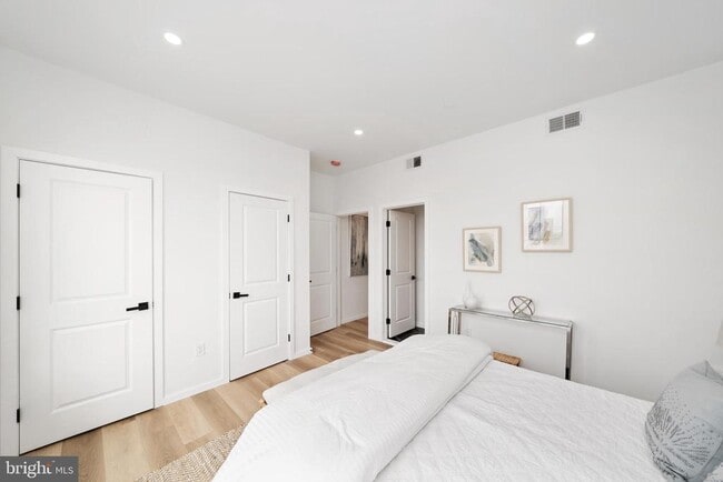 Building Photo - 750 19th St NE