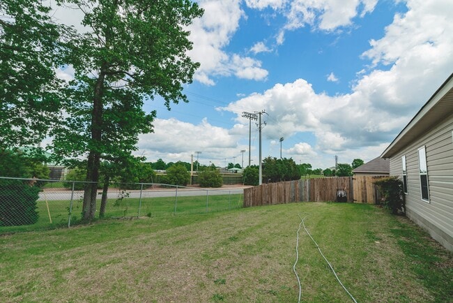 Building Photo - 9703 Full Moon Cir