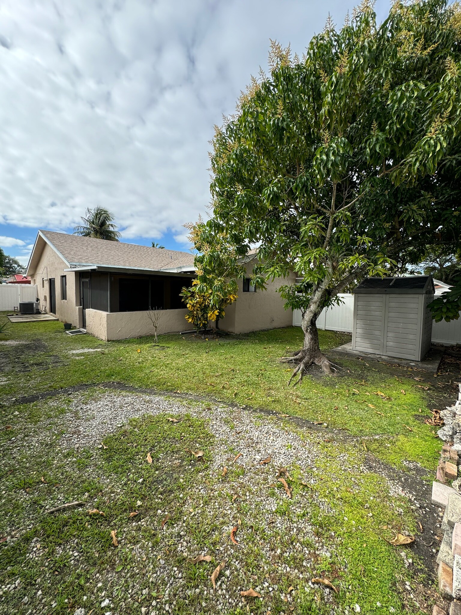 Building Photo - 14931 SW 92nd Ter