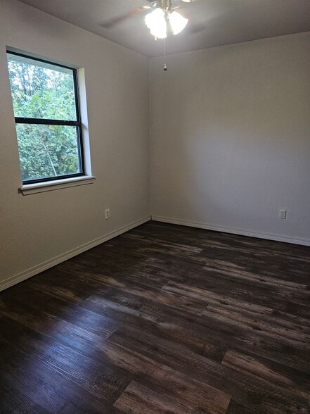 Building Photo - 1243 Charles Dr