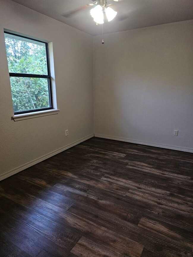 Building Photo - 1243 Charles Dr
