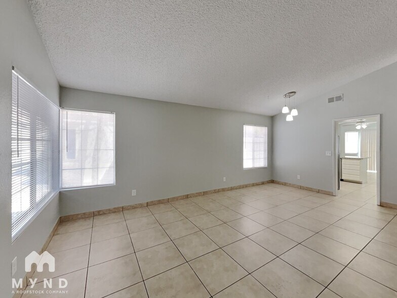 Building Photo - 1328 Sun Point Dr