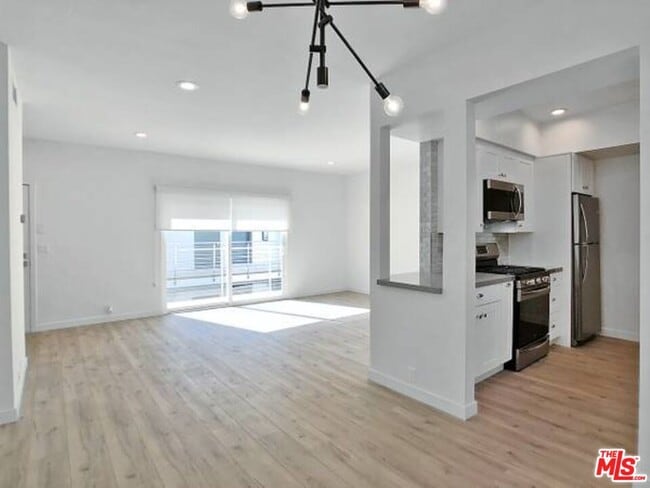 Building Photo - 1900 Silver Lake Blvd