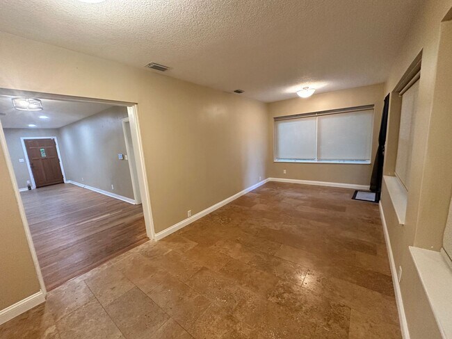 Building Photo - Stunning 3/2 Bungalow near the historic di...
