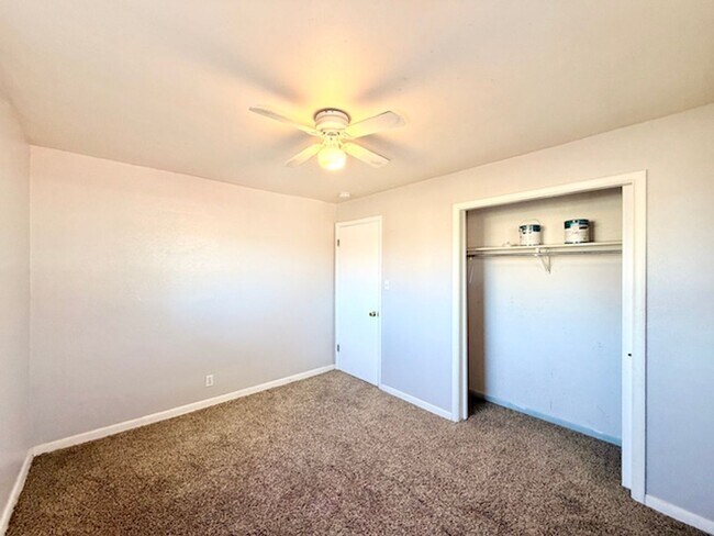 Building Photo - DEC RENT FREE FOR A LEASE STARTING BY NOV 15TH! - BRICK HOME WITH FINISHED BASEMENT