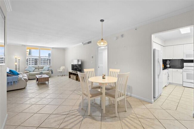 Building Photo - 2501 S Ocean Dr