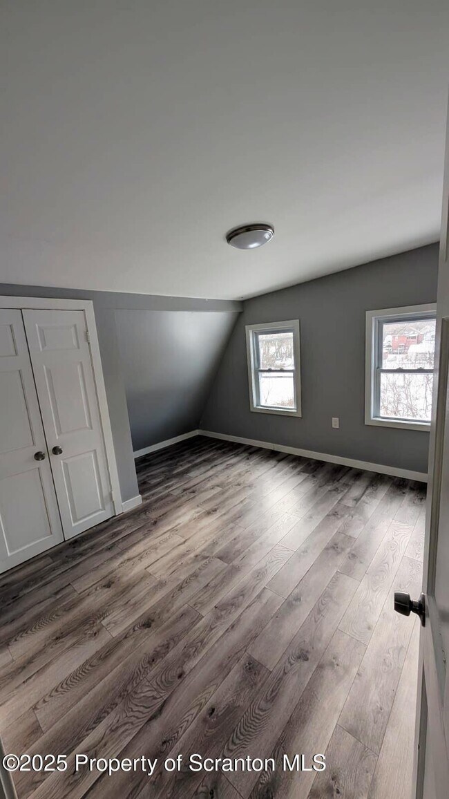 Building Photo - 124 Willow St