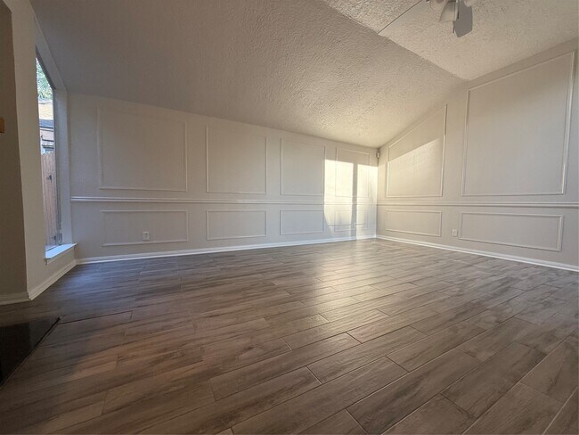 Building Photo - 12800 Briar Forest Dr