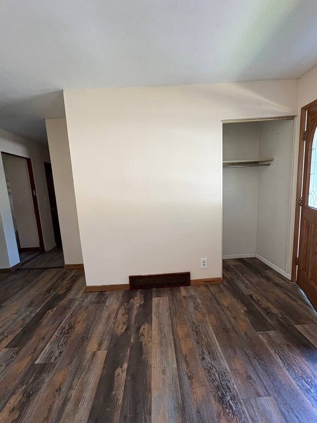 Building Photo - 731 7th Ave NE