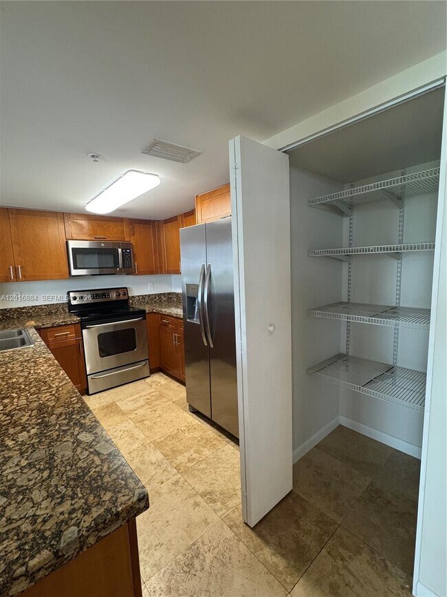 Building Photo - 1555 N Treasure Dr