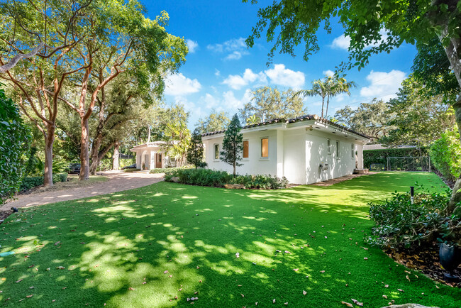Building Photo - 6925 Tordera St