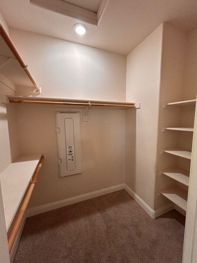 Building Photo - Nice home for rent in Visalia