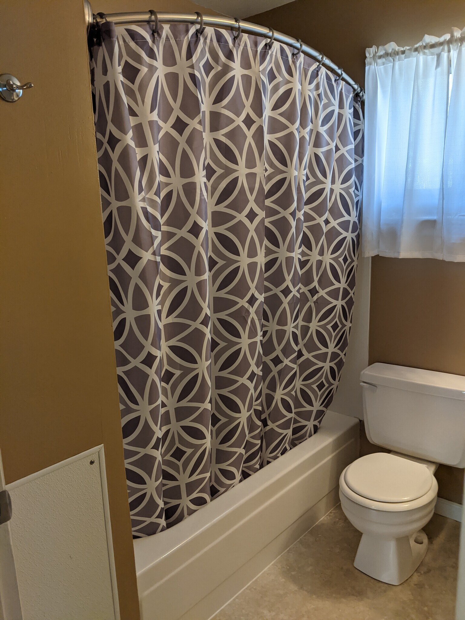 Bathroom: Tub and shower, toilet - 109 Washington Avenue