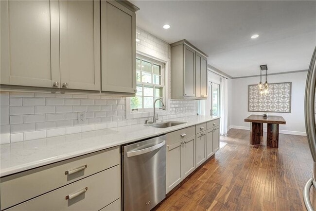 Building Photo - 2955 Delcourt Dr