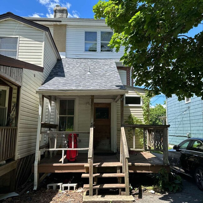 Building Photo - 129-1/2 E Cleveland Ave