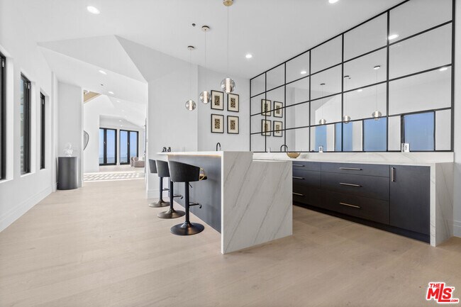 Building Photo - 6380 Meadows Ct