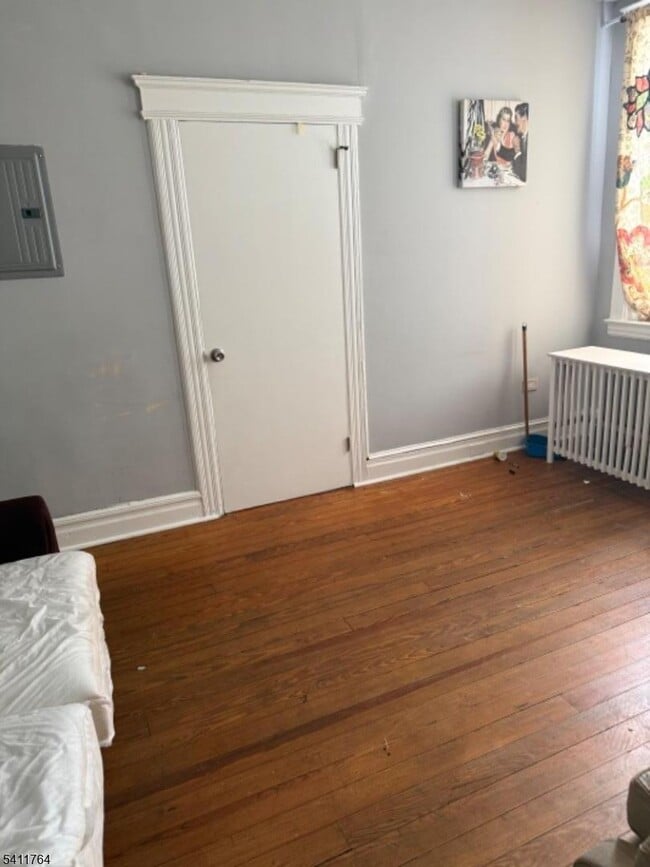 Building Photo - 553 N 9th St