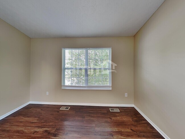 Building Photo - 512 Longview St