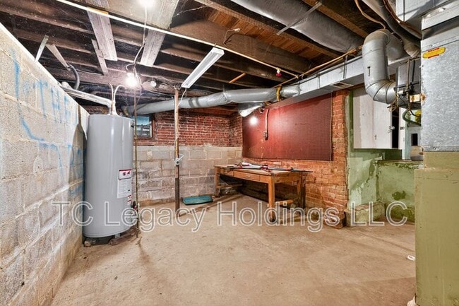 Building Photo - 115 Martin St