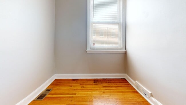 Building Photo - Charming Modern 3 Bedroom w/ Washer & Dryer & Optional 4th Bedroom in Basement | Overbrook