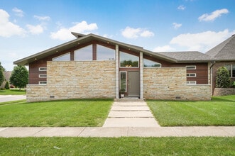 Building Photo - 3942 E Rosebrier St