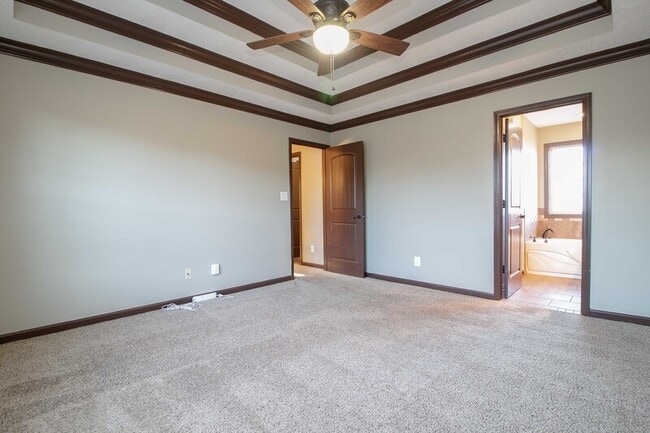 Building Photo - 1450 Raven Rd