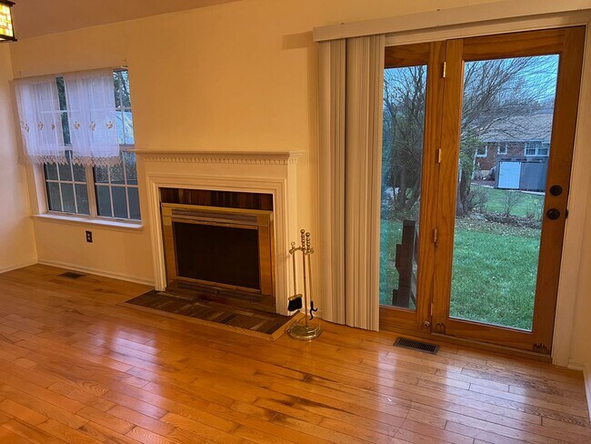 Building Photo - Lovely Bethlehem Township single family ho...