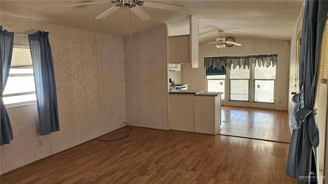 Building Photo - 2408 Meadowlark St
