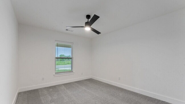 Building Photo - "Stylish 3-Bedroom Farmington Home with Gr...