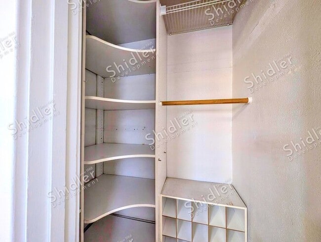 Building Photo - Upgraded Bungalow with Garage