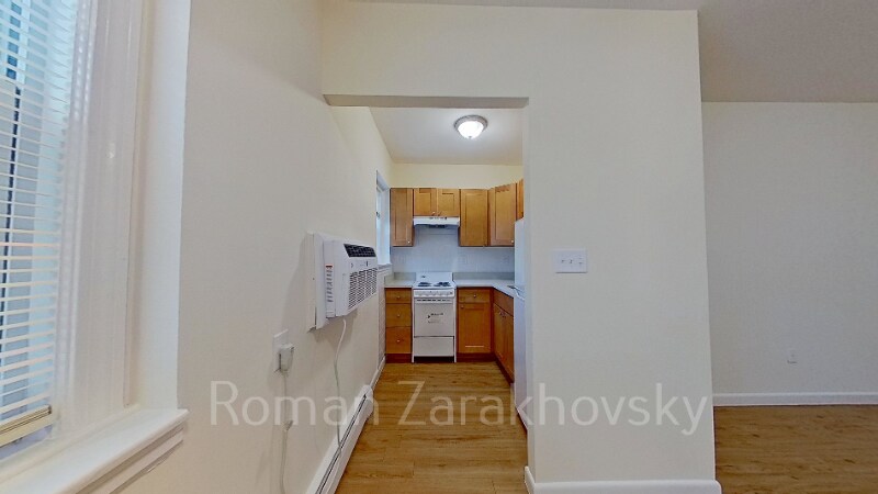 Building Photo - 2018 Commonwealth Ave