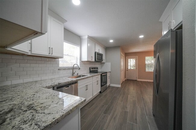 Building Photo - 7818 Beaufort Dr